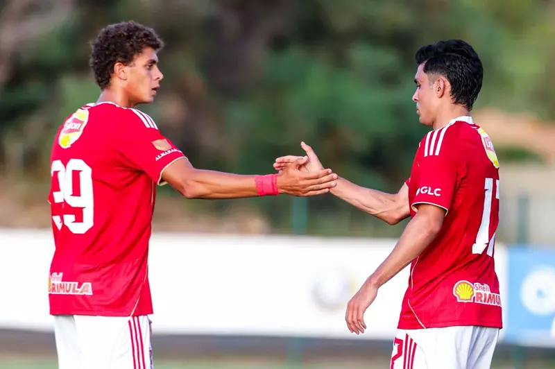 آفاق جديدة لمستقبل لاعب الأهلي الشاب: التحديات والطموحات في عالم الاحتراف