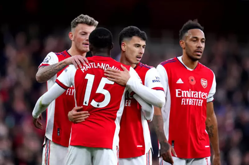 إيفرتون يسعى للتعاقد مع نجم أرسنال السابق مجددًا