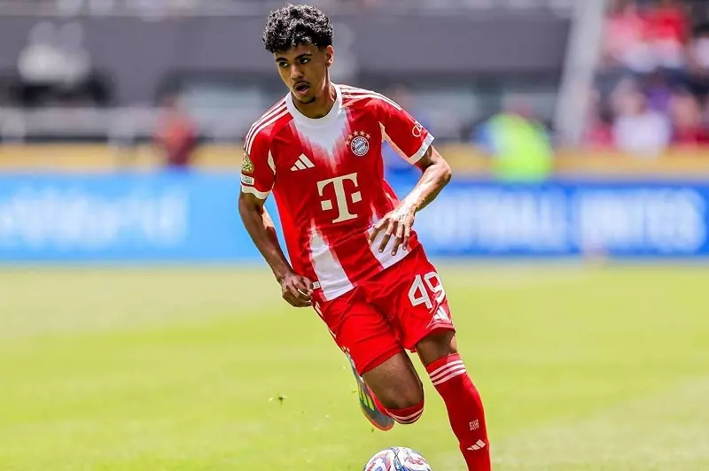 الدوري الإنجليزي يتألق بضم آدم أزنو من المغرب إلى إيفرتون