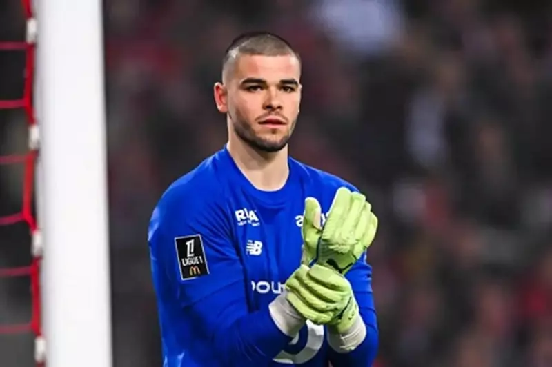 بديل دوناروما المحتمل: ليل يعلن رفض عرض باريس لضم لوكاس شيفالييه