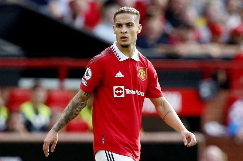 جيسوس يكشف حقيقة انضمام أنتوني إلى النصر السعودي