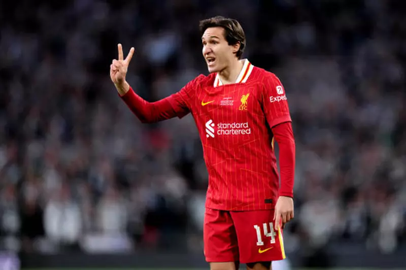 رغم رحيل دياز الوشيك: كييزا يختار مغادرة ليفربول