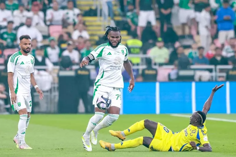 ليدز يونايتد وفيرونتينا في صراع ضم كيسيه