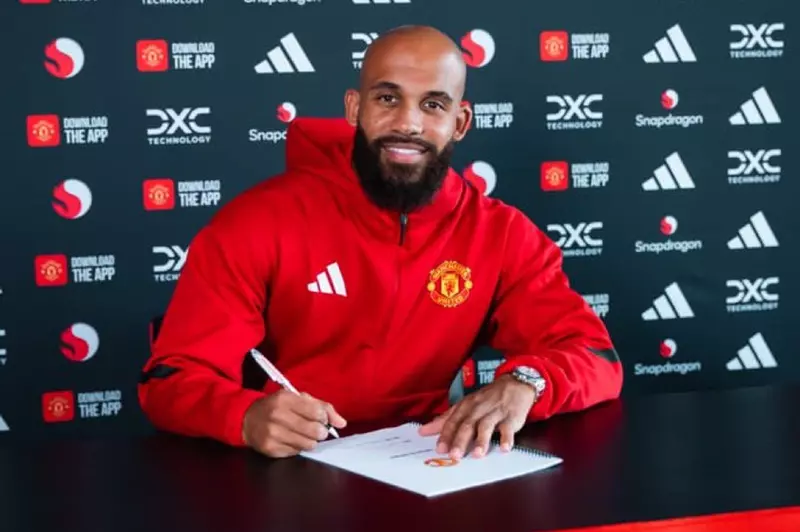 مبيومو يكشف تفاصيل مفاوضاته مع أندية أخرى قبل مانشستر يونايتد