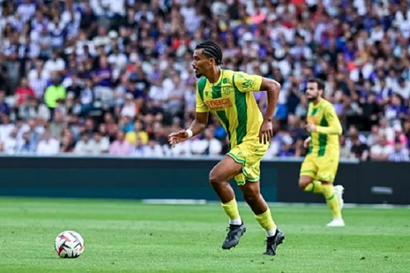 مدافع نانت الشاب يخضع للفحص الطبي تمهيدًا للانتقال إلى نيوم السعودي