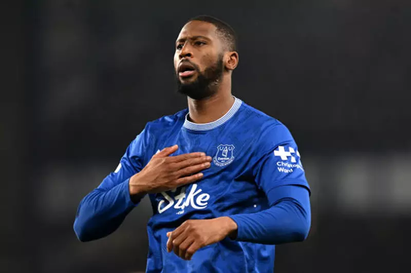 مهاجم إيفرتون يتألق كأبرز خيار لخلافة ريتيجي في أتالانتا