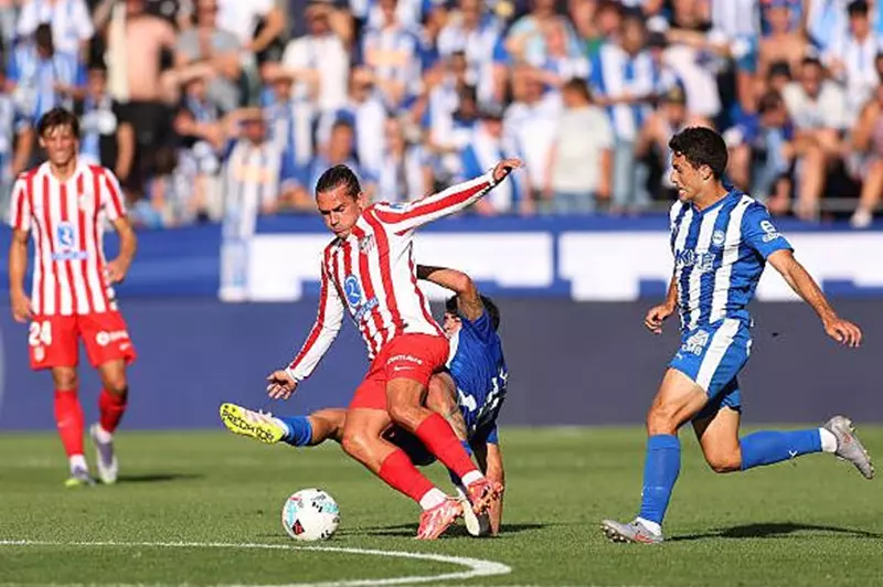أتلتيكو مدريد يواجه خيبة الأمل في مباراة ألافيس بالدوري الإسباني