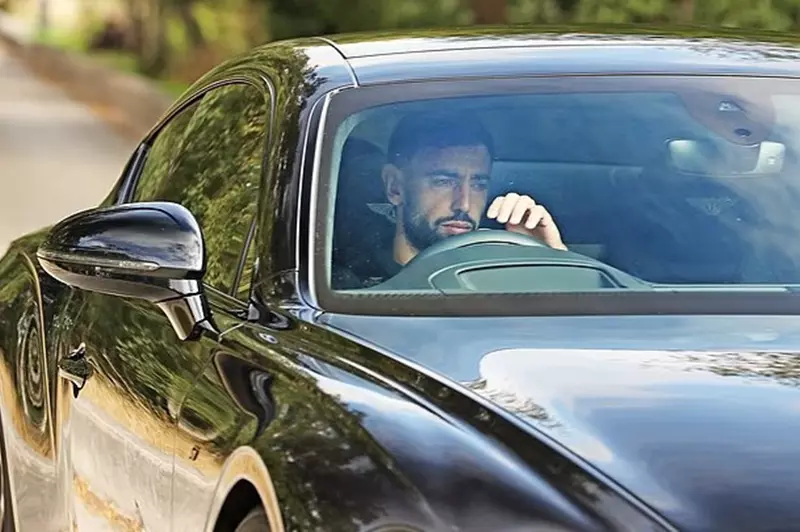 أجواء مشحونة في تدريبات مانشستر يونايتد عقب ليلة مثيرة في كأس كاراباو