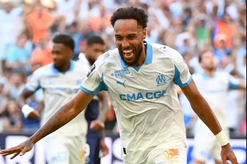 أرقام قياسية جديدة: أوباميانج يتألق في الملاعب الأوروبية