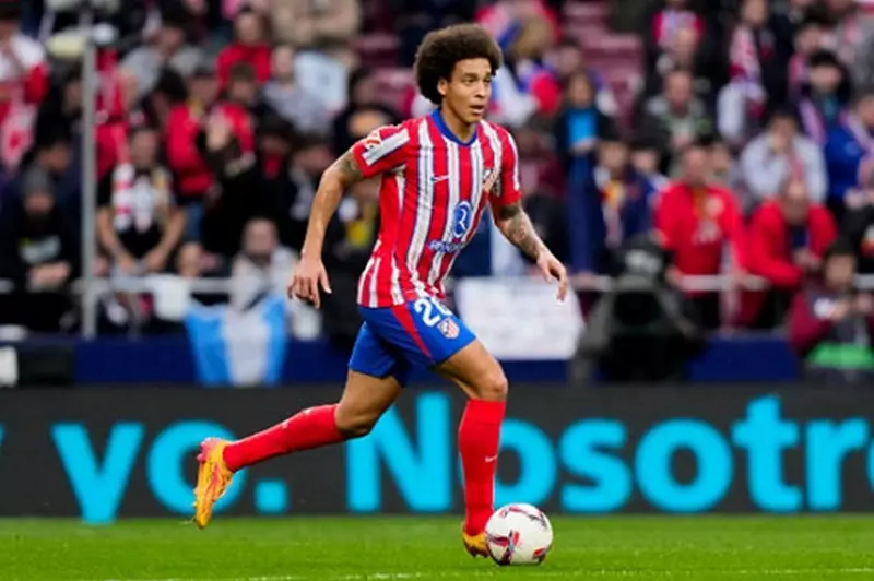 أكسيل فيتسل: رحلة استمرارية في عالم كرة القدم مع جيرونا