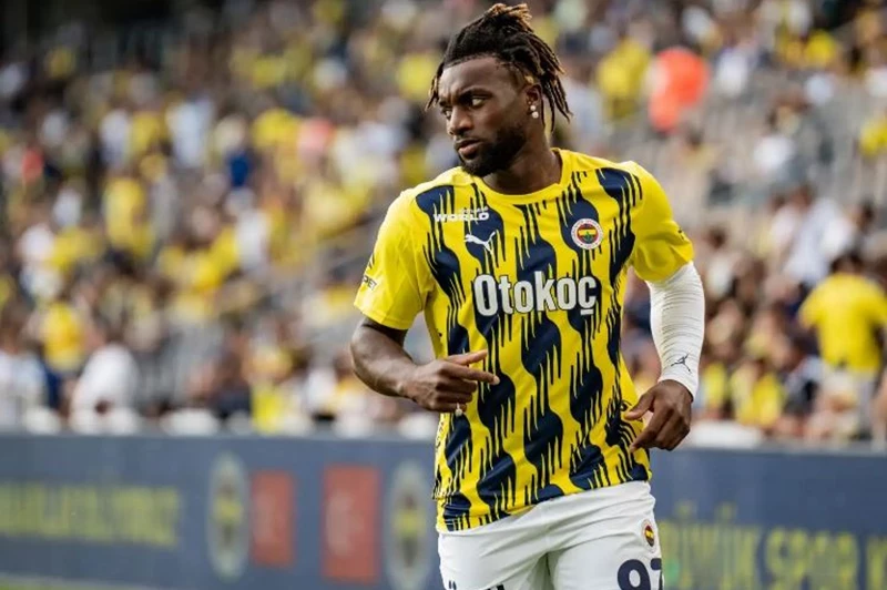 أهلي جدة يوافق على بيع سانت ماكسيمان لنادي كلوب أمريكا المكسيكي