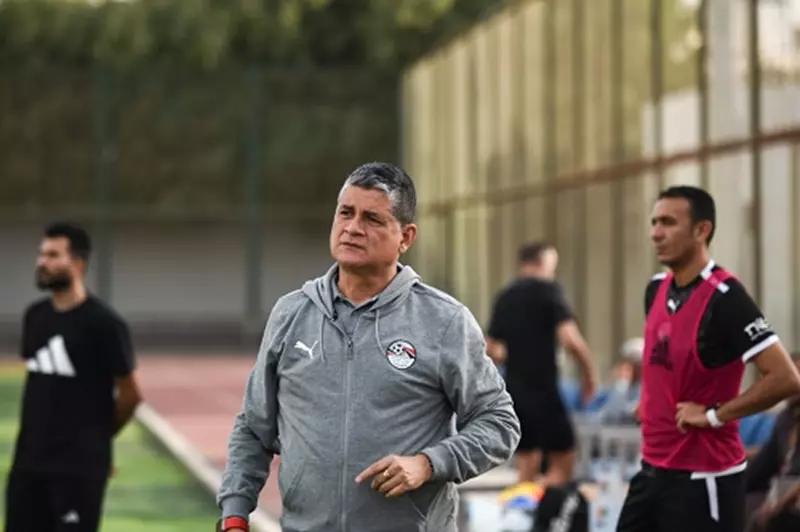 أوسكار رويز يتحدث عن استقدام الحكام الأجانب وأسرار القمة الرياضية