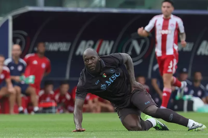 إصابة لوكاكو تدفع نابولي نحو خيارات هجومية جديدة