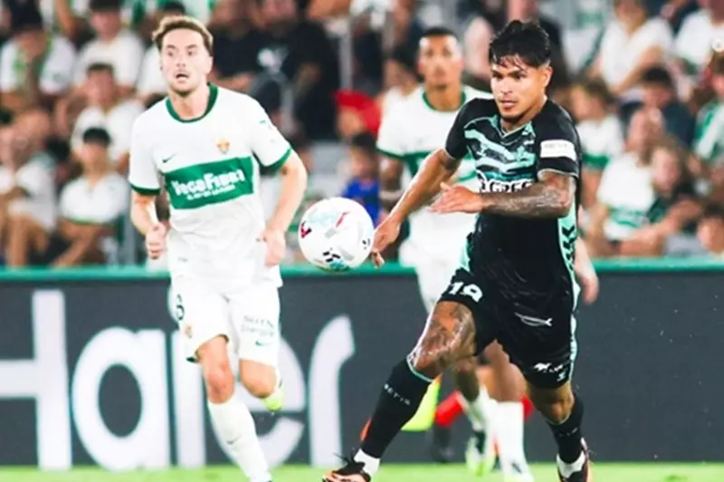 إلتشي وريال بيتيس: قمة الإثارة في الدوري الإسباني تنتهي بالتعادل