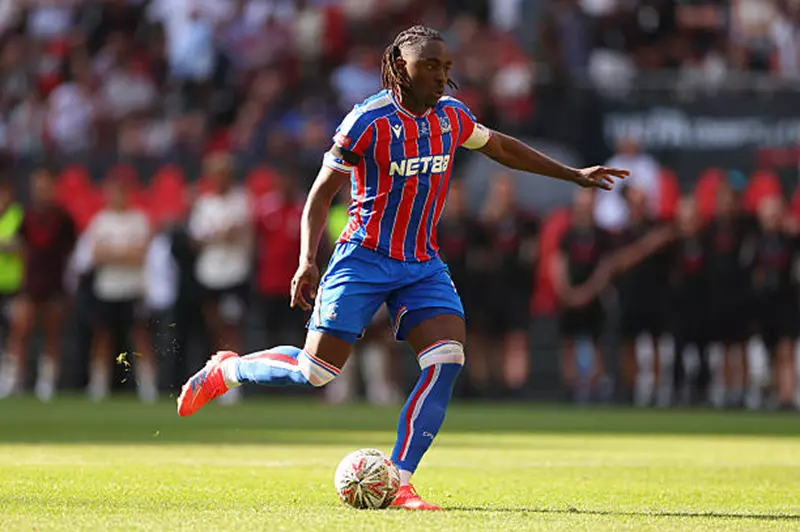 إيزي يقترب من الانتقال إلى توتنهام: تفاصيل الصفقة المحتملة وآثارها على الفريق