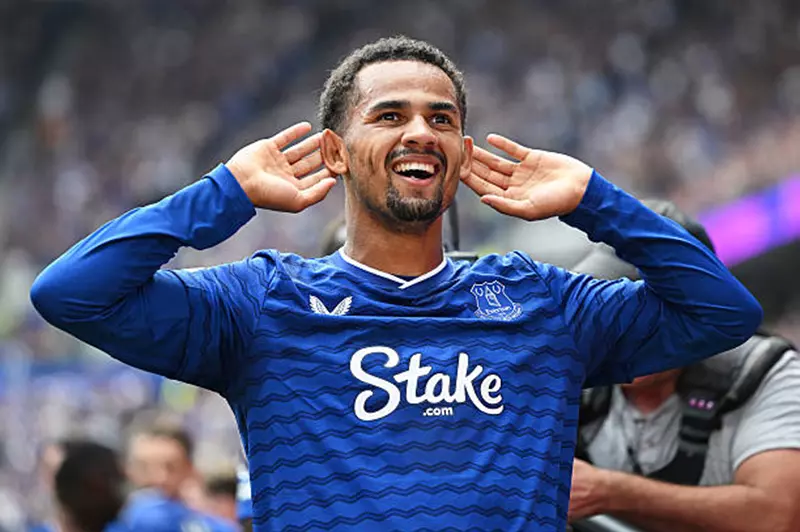 إيفرتون يفوز على برايتون في افتتاح ملعبه الجديد