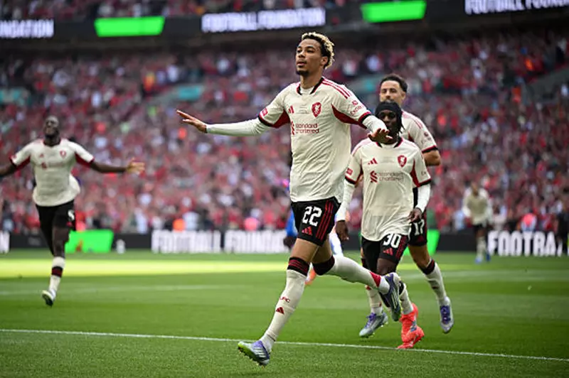 إيكيتيكي يصف لحظات الاحتفال مع جماهير ليفربول ودوره في دعم جوتا