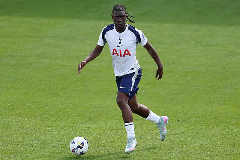 استبعاد بيسوما من توتنهام: عوامل وأبعاد مستقبلية محتملة