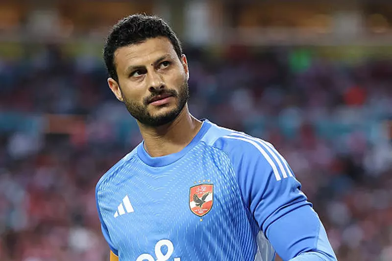 استراتيجية تعويض الشناوي: تحليل مقاعد بدلاء الأهلي أمام فاركو في الدوري