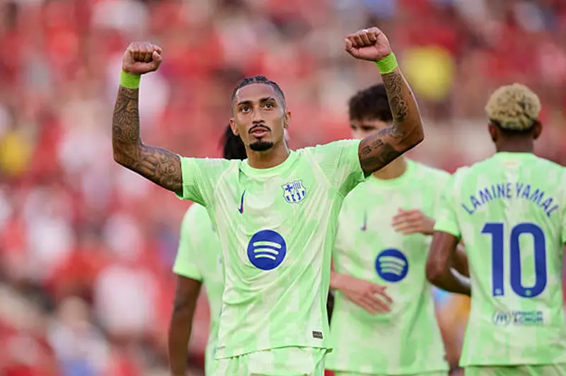 استعدادات برشلونة لإعادة رافينيا قبل مواجهة بوليفيا: تحليل شامل