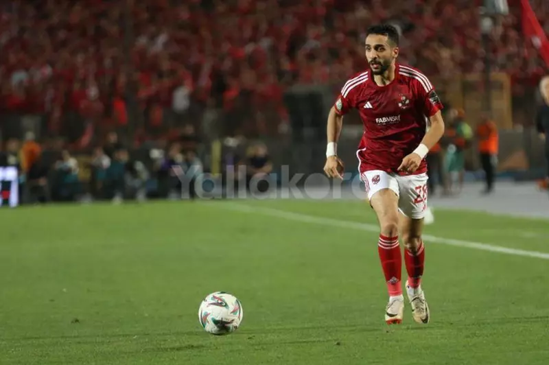 استمرار كريم فؤاد مع الأهلي: آثاره على تشكيل الفريق وأداء اللاعبين