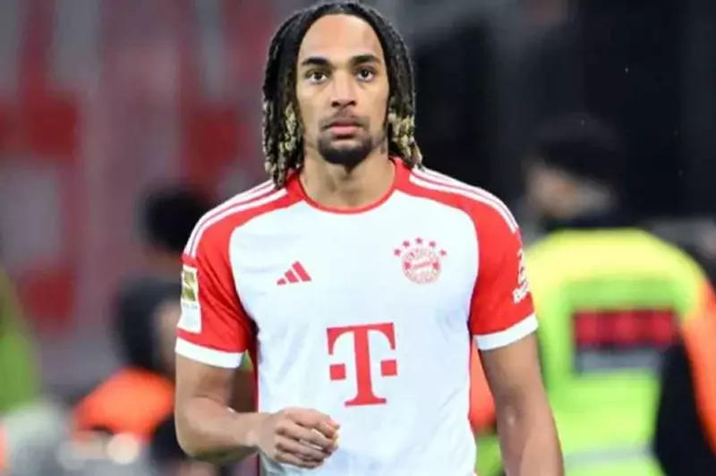 اعتذار ساشا بوي بعد إصابة لاعب أوجسبورج بارتجاج خطير في الرأس