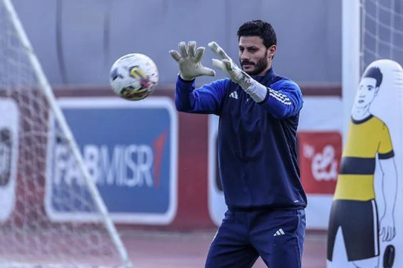 الأهلي يقدم تعازيه في وفاة والد محمد الشناوي