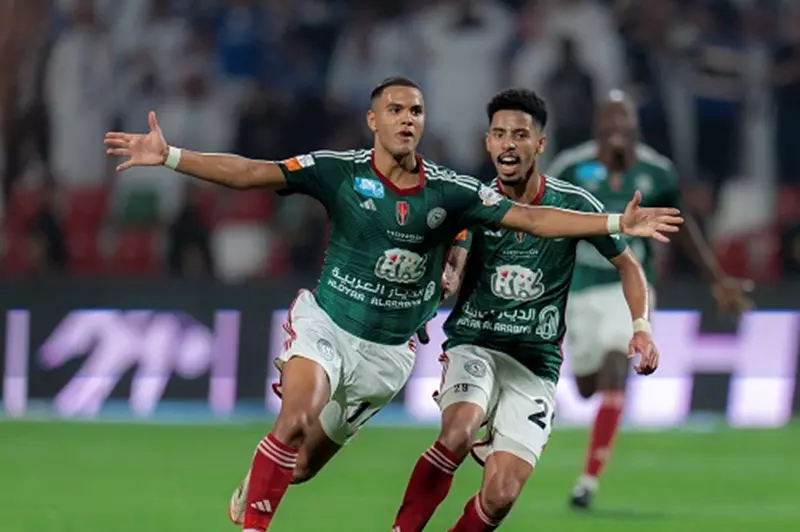 الاتفاق يتفوق على الأهلي ويواصل المنافسة في صدارة الدوري السعودي