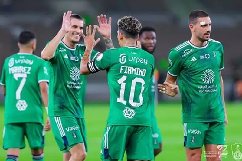 الجدول الزمني وتفاصيل قناة مباراة الأهلي والقادسية في كأس السوبر السعودي