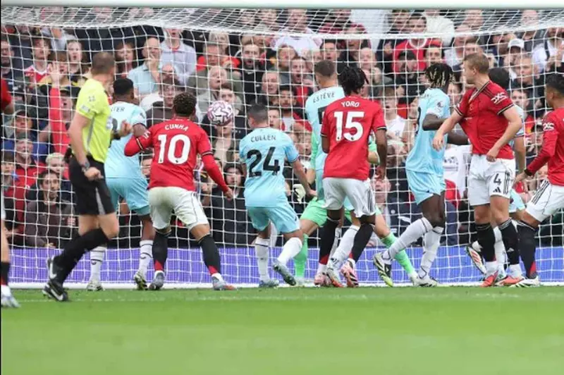 الغموض وراء أهداف مانشستر يونايتد العكسية وتأثيرها على النتائج