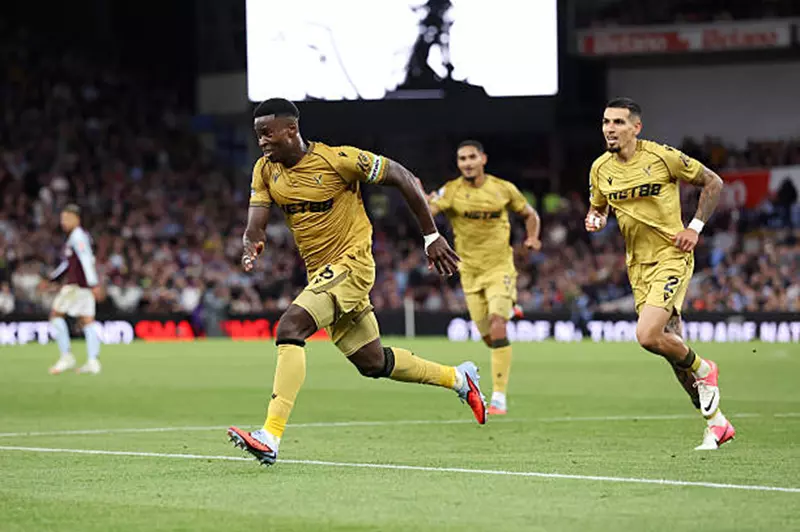 الفوز المنتظر يغيب: أستون فيلا يتعثر أمام كريستال بالاس