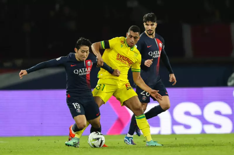 المحاولة السابعة: مصطفى محمد يسعى لتحقيق الفوز الأول ضد باريس سان جيرمان