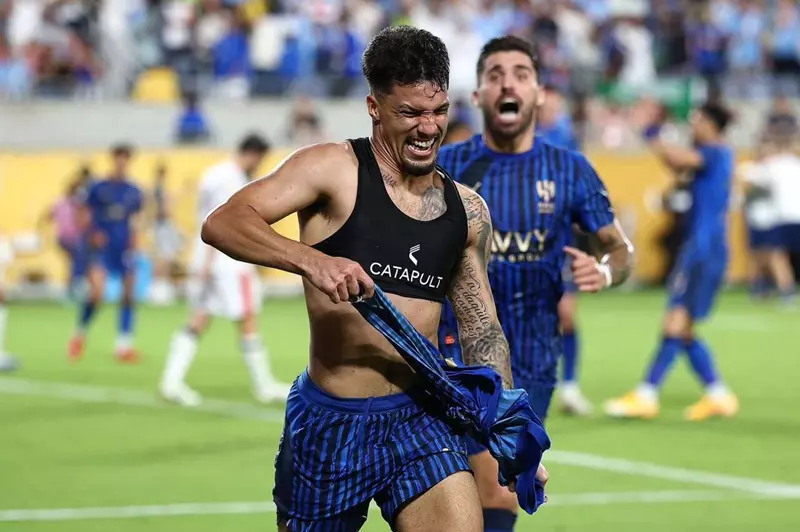 الهلال السعودي يستعد لخطوات البيع لنجمه الهداف في مونديال الأندية