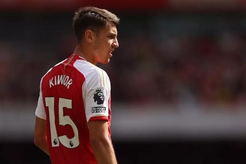 انتقال محتمل لقلب دفاع آرسنال إلى بورتو: تحليل للأبعاد المستقبلية