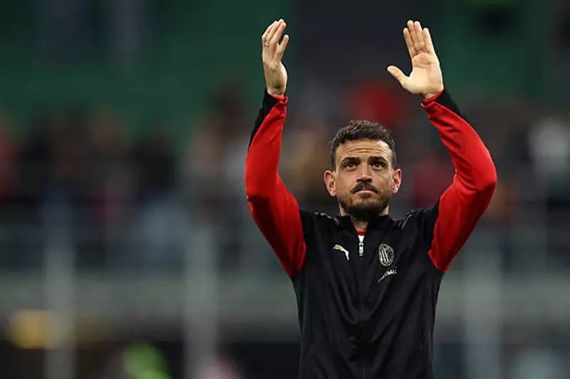 انطلاقًا من الأضواء: أبرز 10 لاعبين اعتزلوا كرة القدم في 2025 وتحولات مستقبل اللعبة