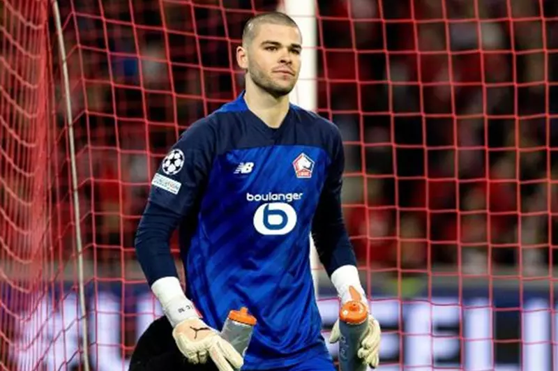 باريس سان جيرمن يعلن تعاقده مع حارس مرمى ليل الجديد