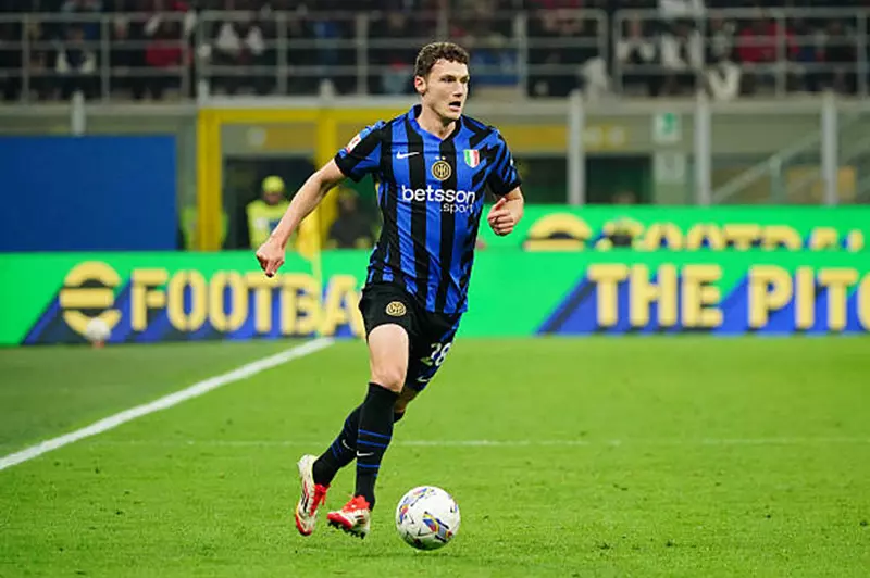 بافارد في مواجهة قرار الانتقال إلى ليل الفرنسي ضمن سوق الانتقالات