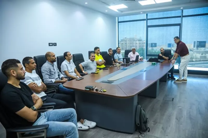 بتواجد معروف وأمين عمر.. رويز يناقش مع حكام الجولة الثانية خطط التحكيم للدوري