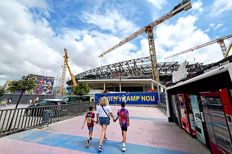 بدائل مبتكرة لبرشلونة في مواجهة أزمة ملعب كامب نو أثناء مباراة فالنسيا