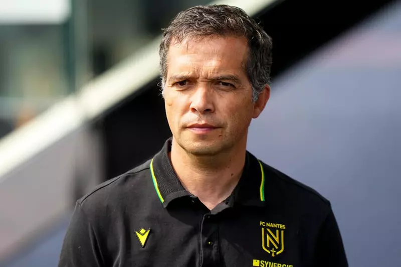 بداية جديدة لمصطفى محمد في نانت: غياب المدرب عن مواجهة باريس سان جيرمان