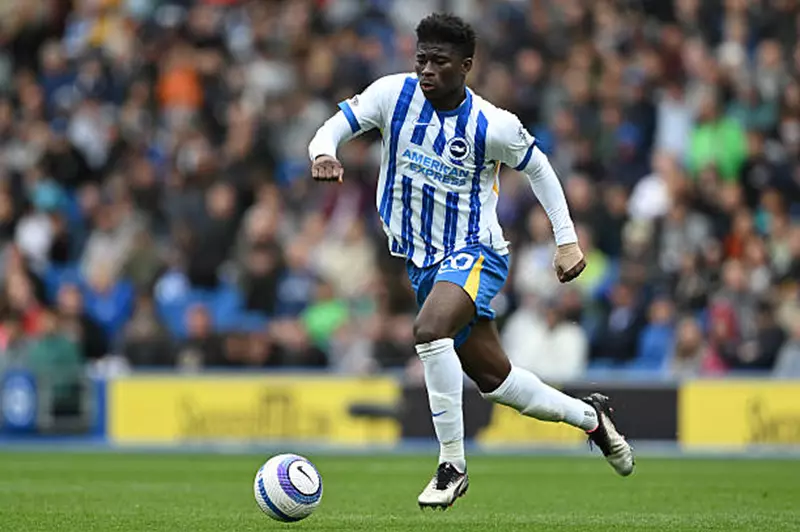 برايتون يفاجئ مانشستر يونايتد بصفقة مثيرة للجدل