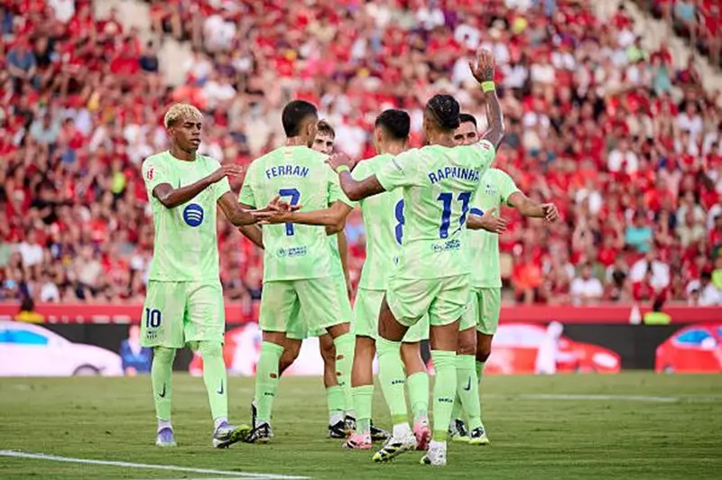 برشلونة يتفوق على مايوركا في بداية رحلة الدفاع عن اللقب