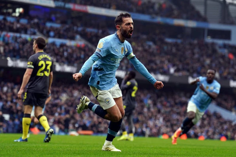 برناردو سيلفا يدعو جماهير مانشستر سيتي لدعم أكبر في الموسم الجديد