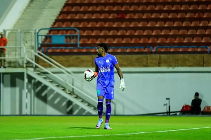 بسبب شيكا: تحليل تأثير VAR على قرارات حكم مباراة فاركو وطلائع الجيش