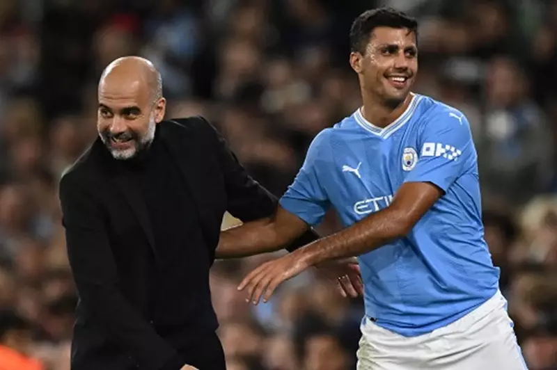 تأثير اهتمام ريال مدريد على مستقبل رودري في مانشستر سيتي