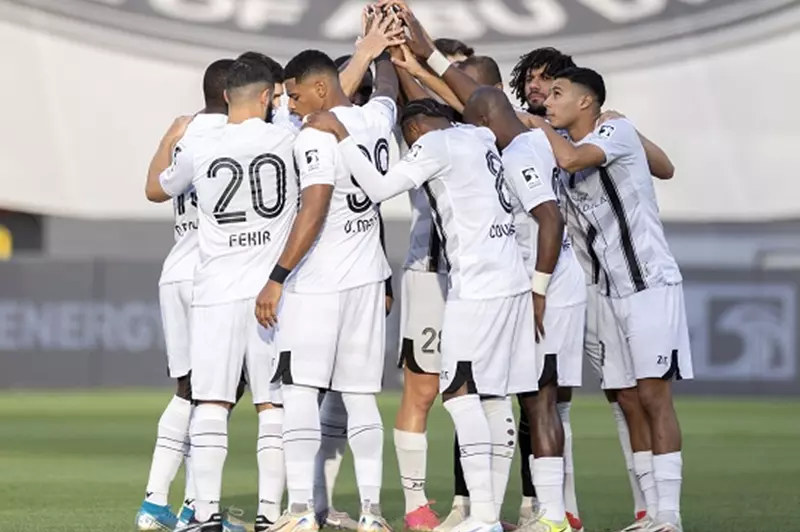 تأثير تغييرات المدربين على أداء الفرق: مباراة خورفكان والجزيرة 1-0 نموذجاً