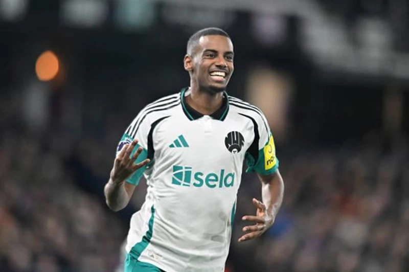 تأثير غياب إيزاك على فعالية هجوم نيوكاسل رغم كثرة التسديدات