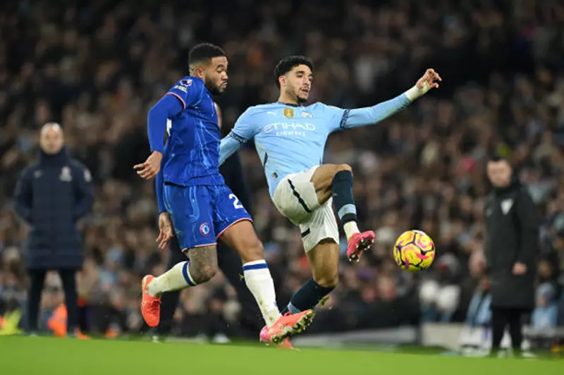 تحديات مرموش أمام جيمس في الدوري الإنجليزي: تجربة احترافية فريدة