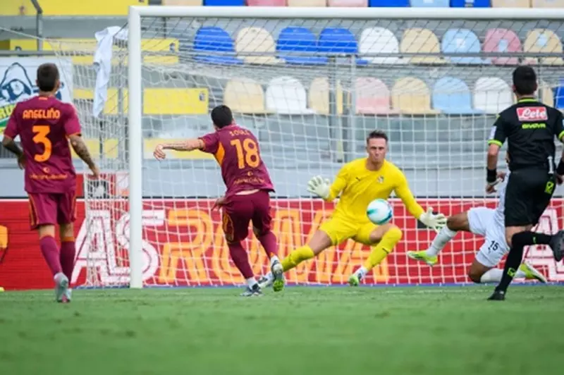 تحضيرات نيوم وروما قبل المواجهة: تعادل مثير يشعل الأجواء