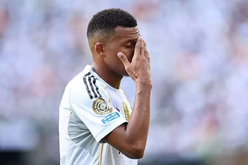 تحليل تكاليف التعاقدات الكبرى في كرة القدم: إيزاك ومبابي كنموذج